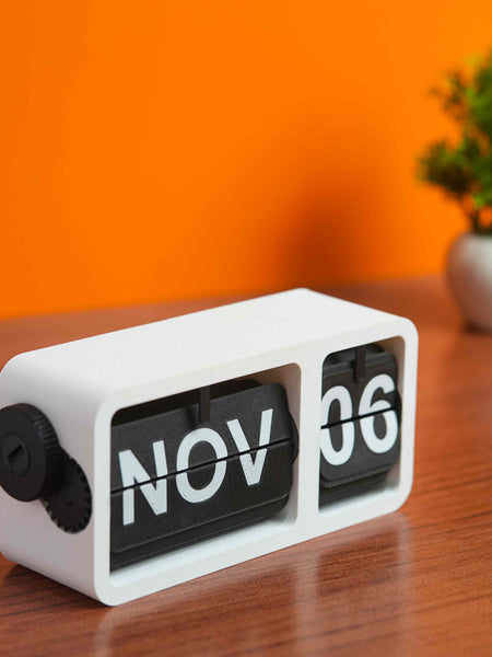 FlipFrame Desk Calendar